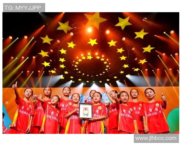 和足球巨星合影留下珍贵时刻见证绿茵场上的激情与荣耀